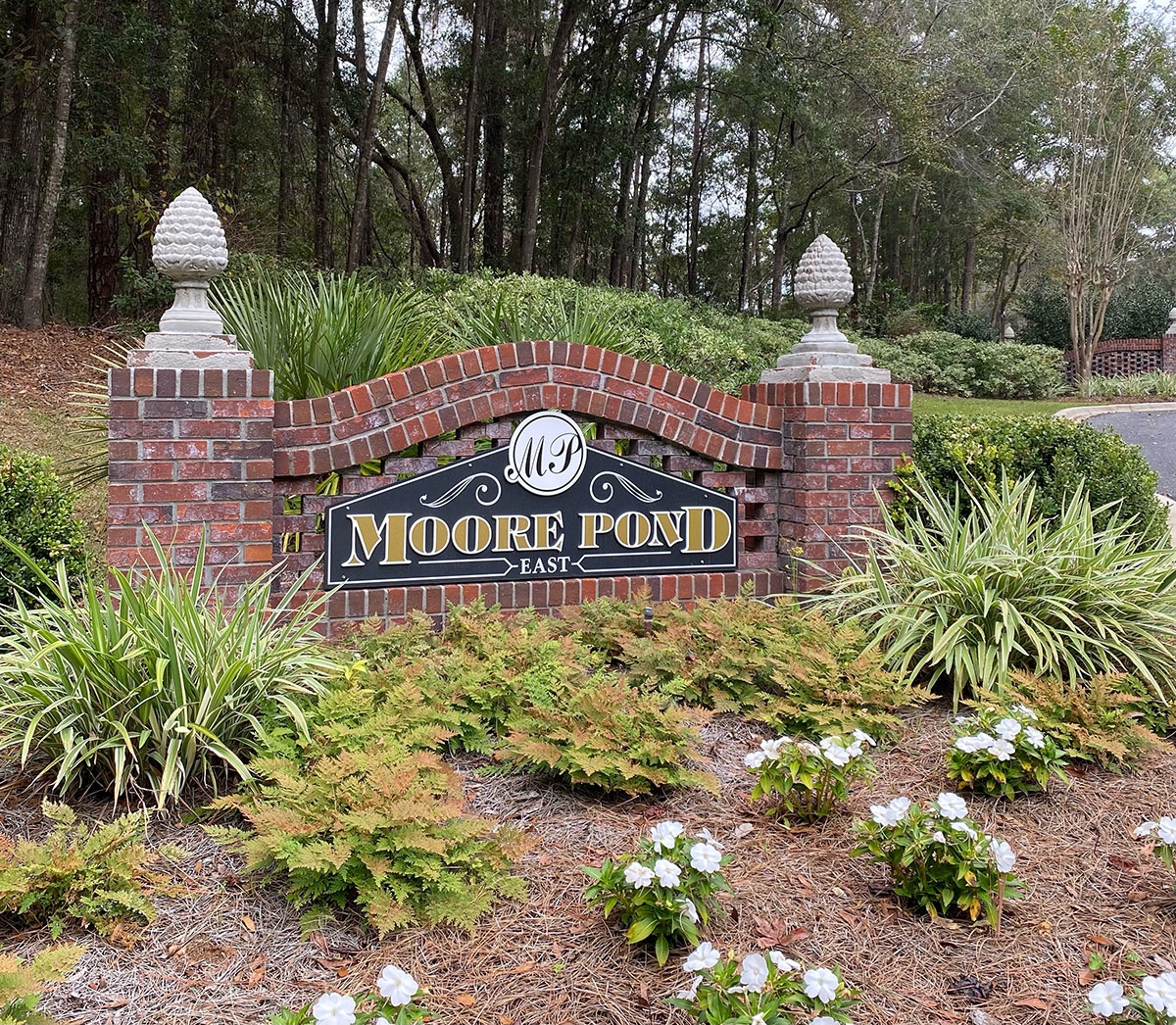 Photo of the front entrance to Moore Pond estate